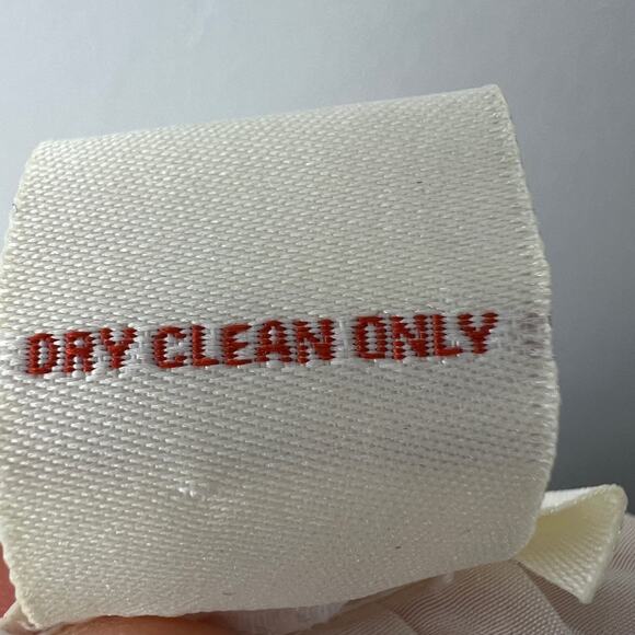 SUNDANCE Embroidered Silk Blouse Keyhole Long Sleeve Cream Top Size M Medium - Picture 7 of 7